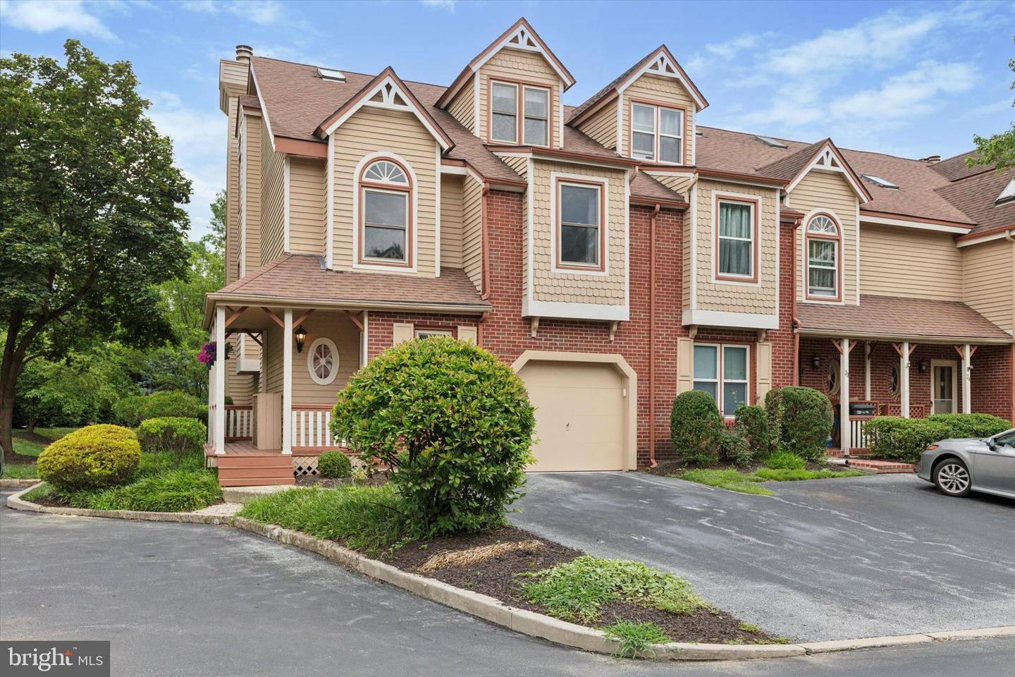 22 Sturbridge Ln