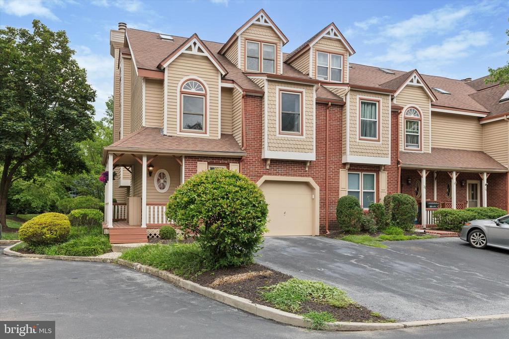22 Sturbridge Ln
