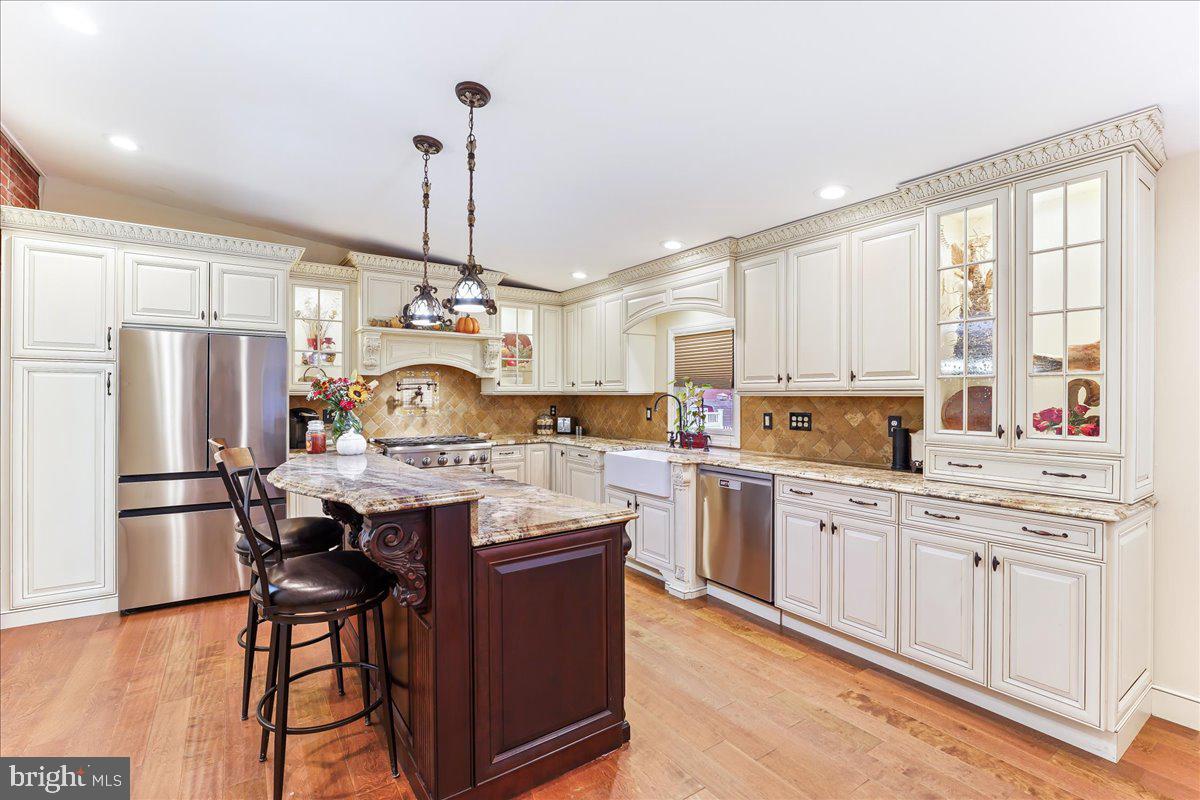 406 Colonial Park Dr