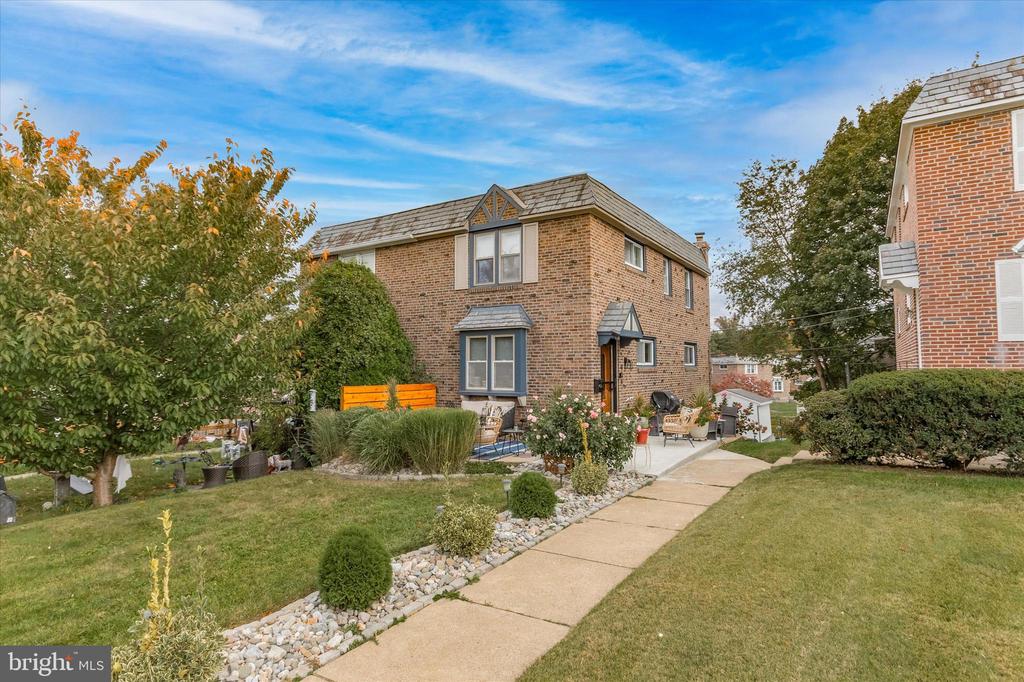 906 Fariston Dr