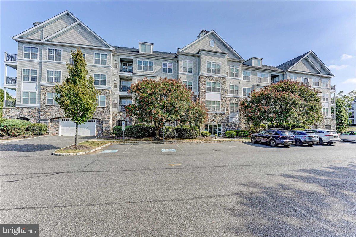 4203 LYDIA HOLLOW DR #B