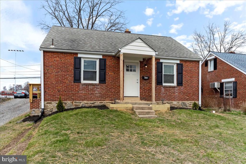 926 THORNTON RD