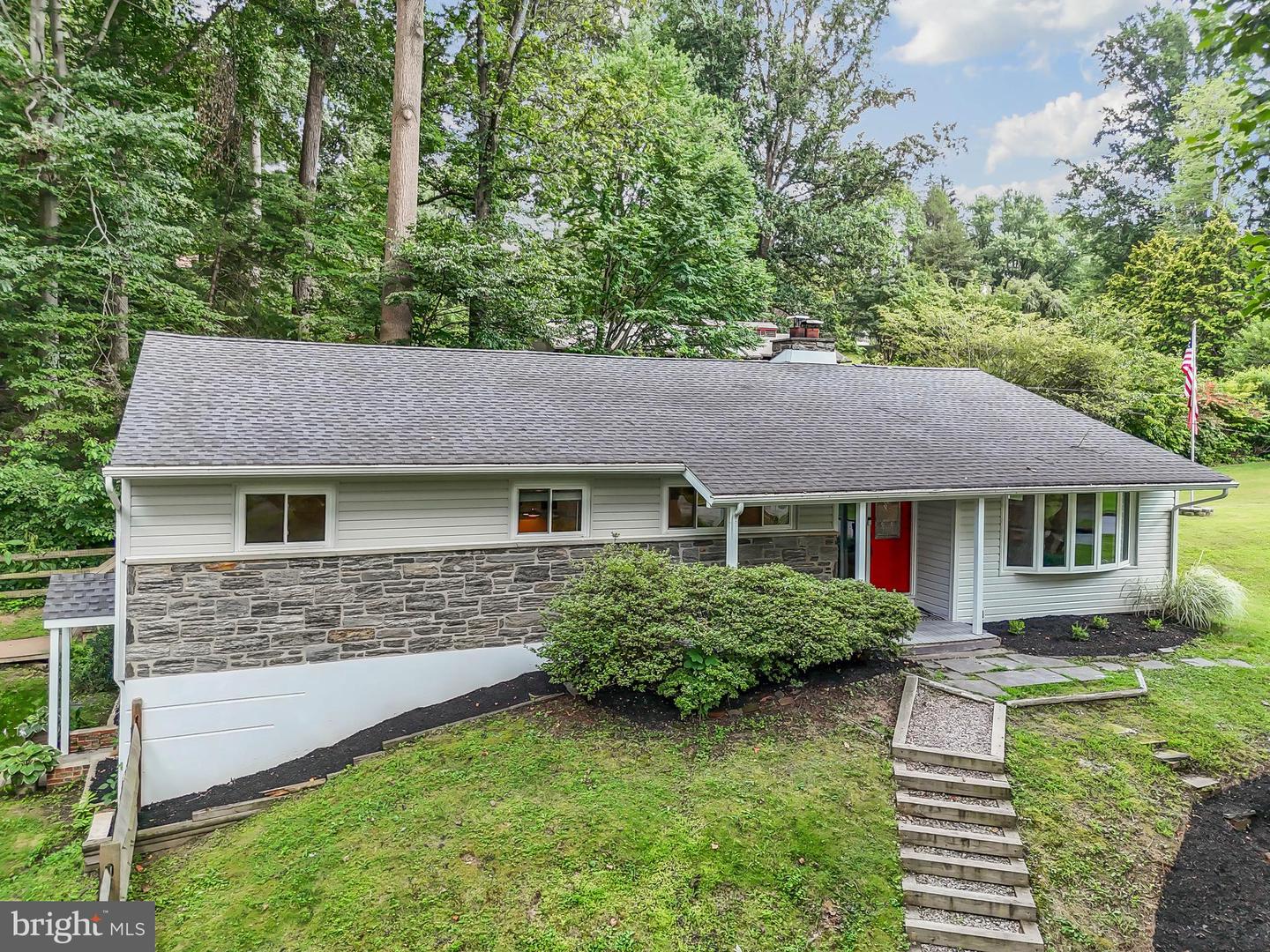 1227 Hunt Club Ln