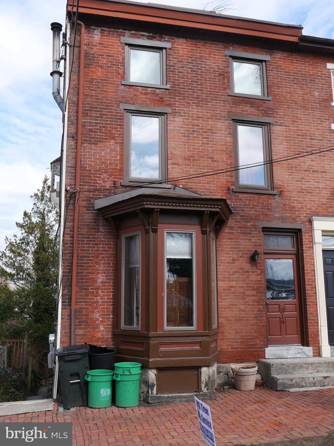 319 W 2ND STREET 1ST FLOOR FRONT