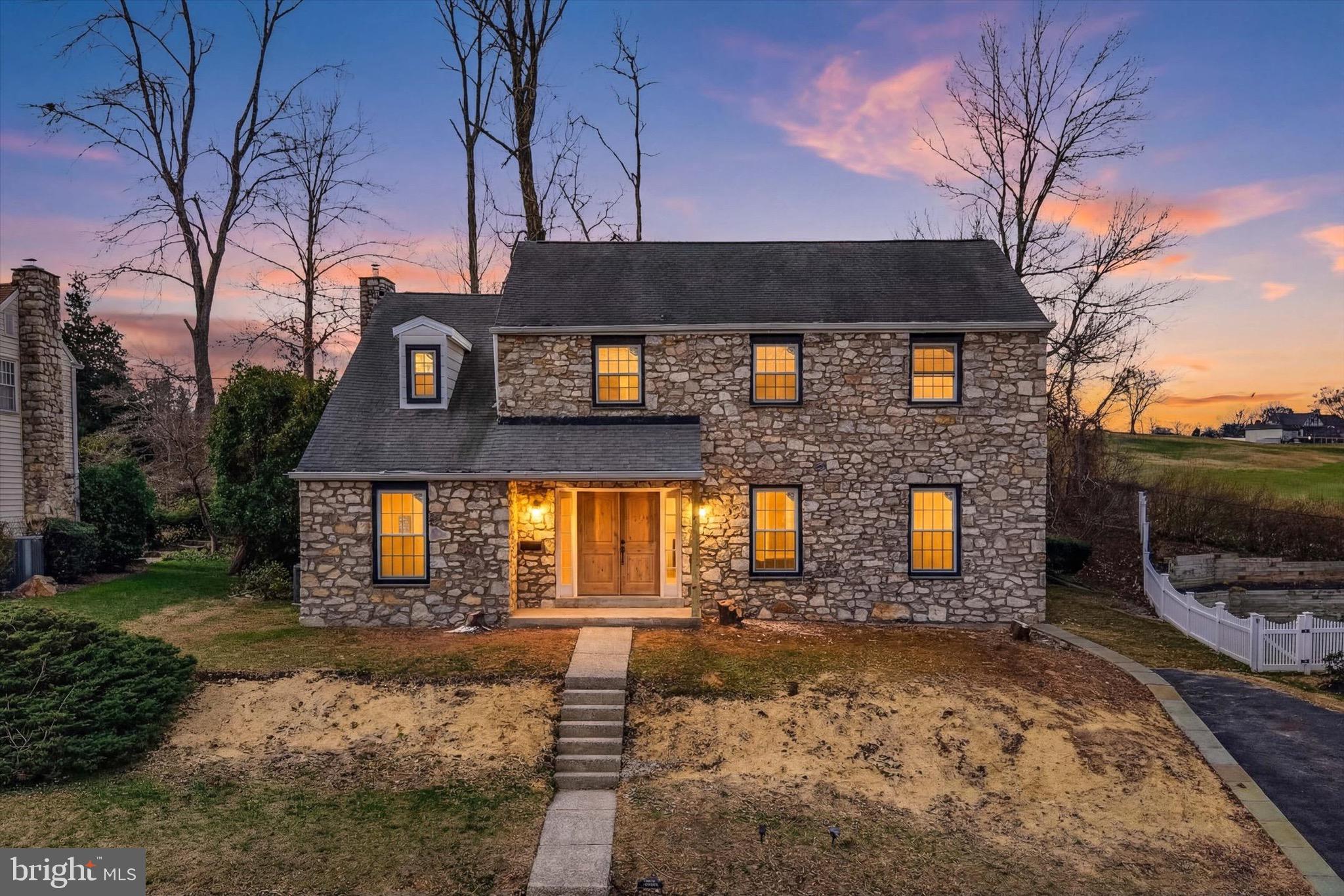 658 W ROLLING ROAD