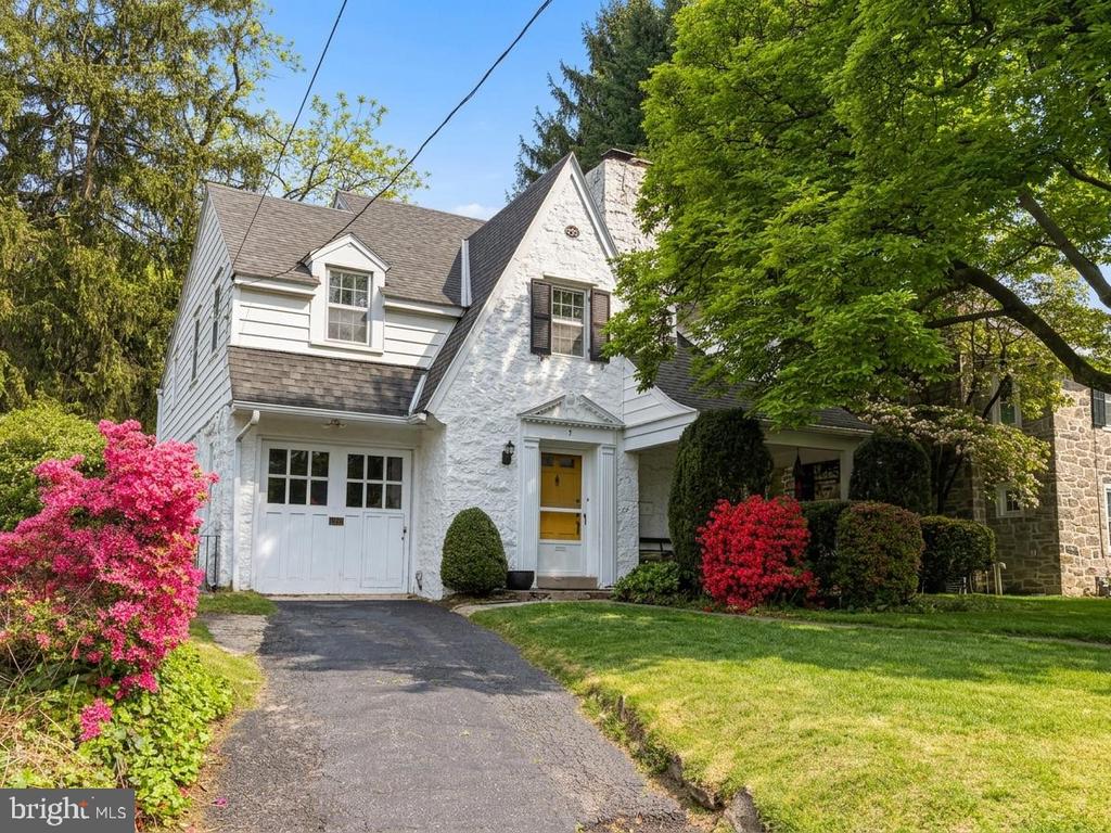 9 W ESSEX AVENUE