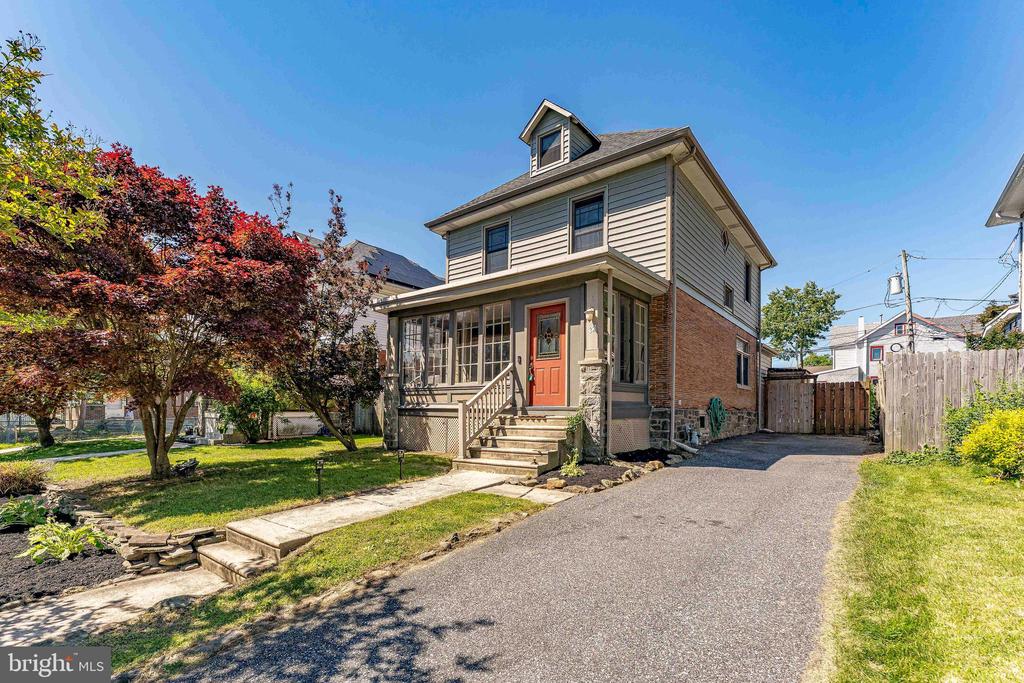32 W RIDLEY AVENUE