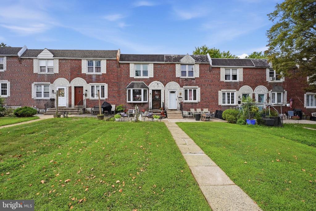 1118 TREMONT DRIVE