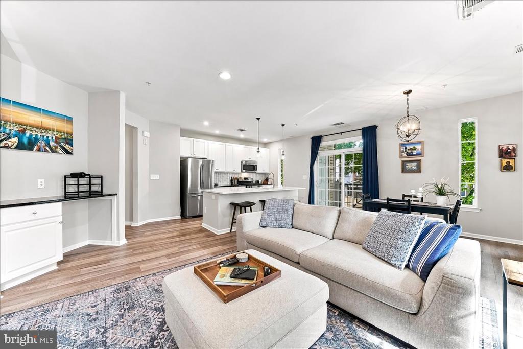 350 W ELM STREET Unit: 3206