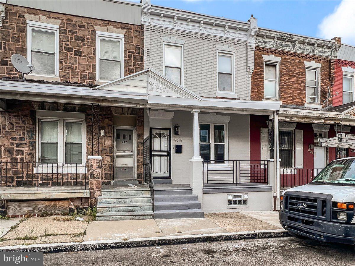 955 N Saint Bernard St