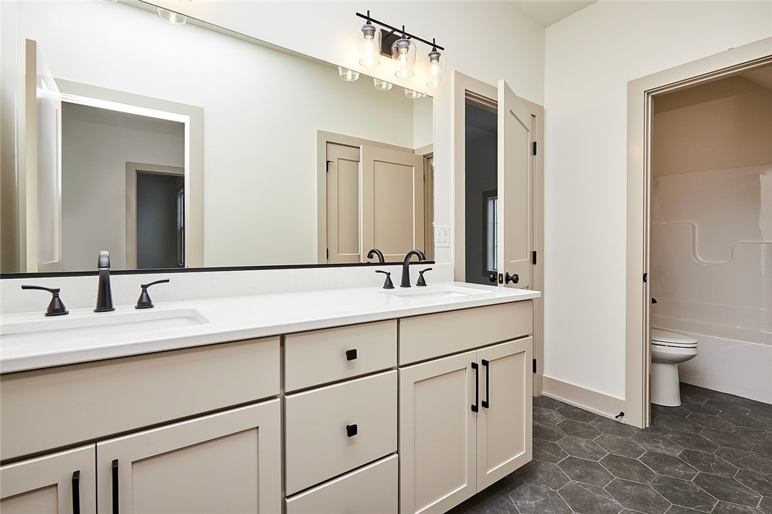 1215 SW Des Moines Street