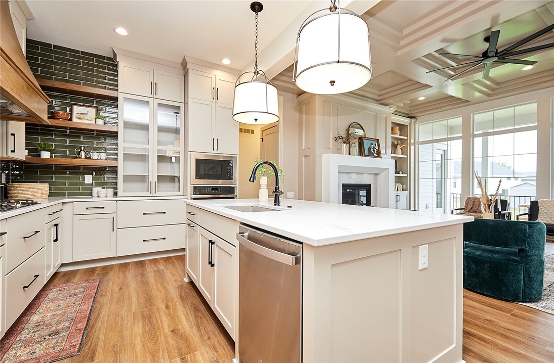 1215 SW Des Moines Street