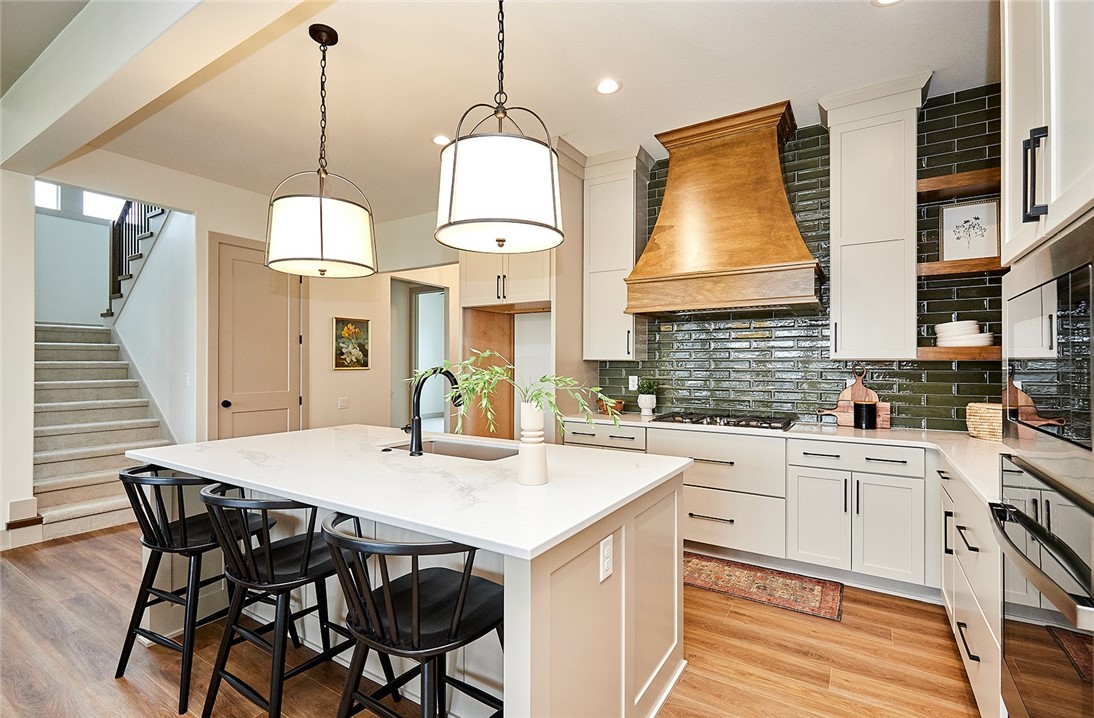 1215 SW Des Moines Street