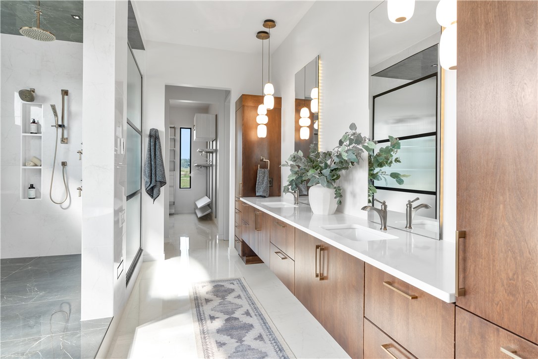 5804 NE Terrace Ridge Drive