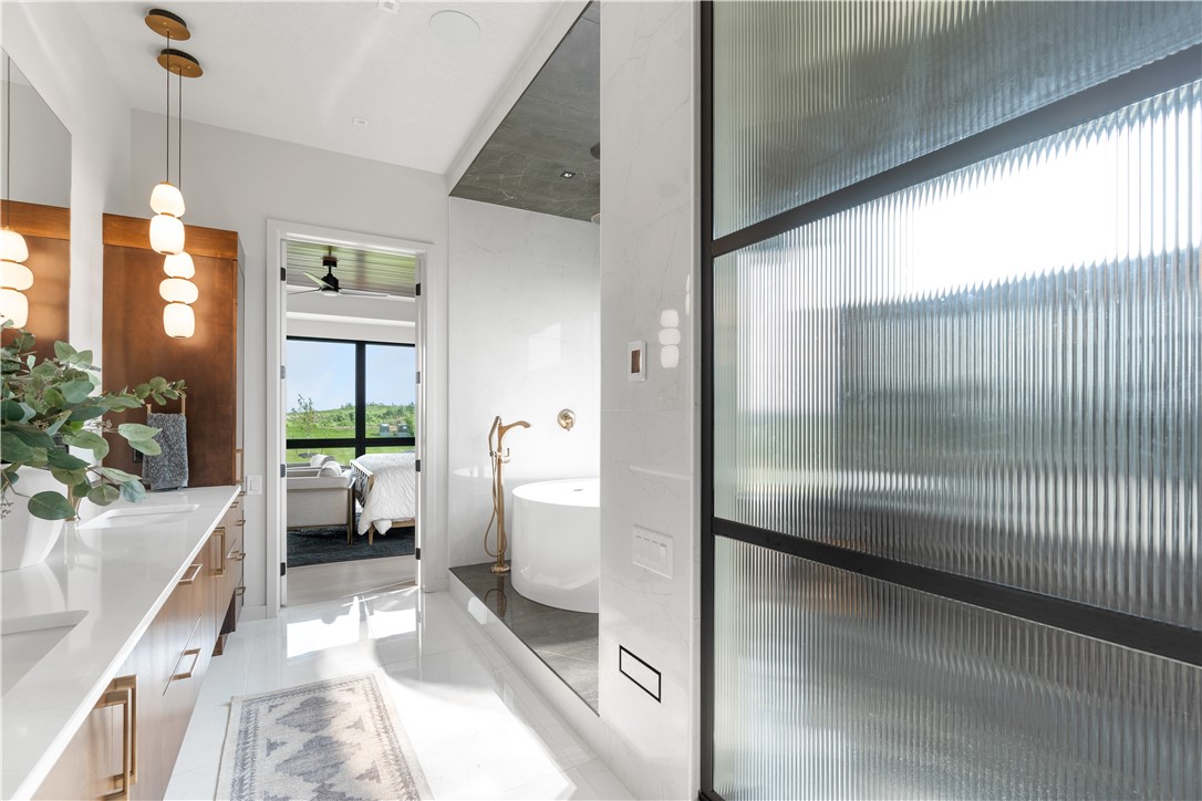 5804 NE Terrace Ridge Drive