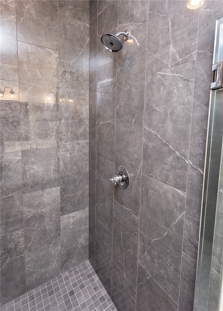 6013 NE Terrace Ridge Drive