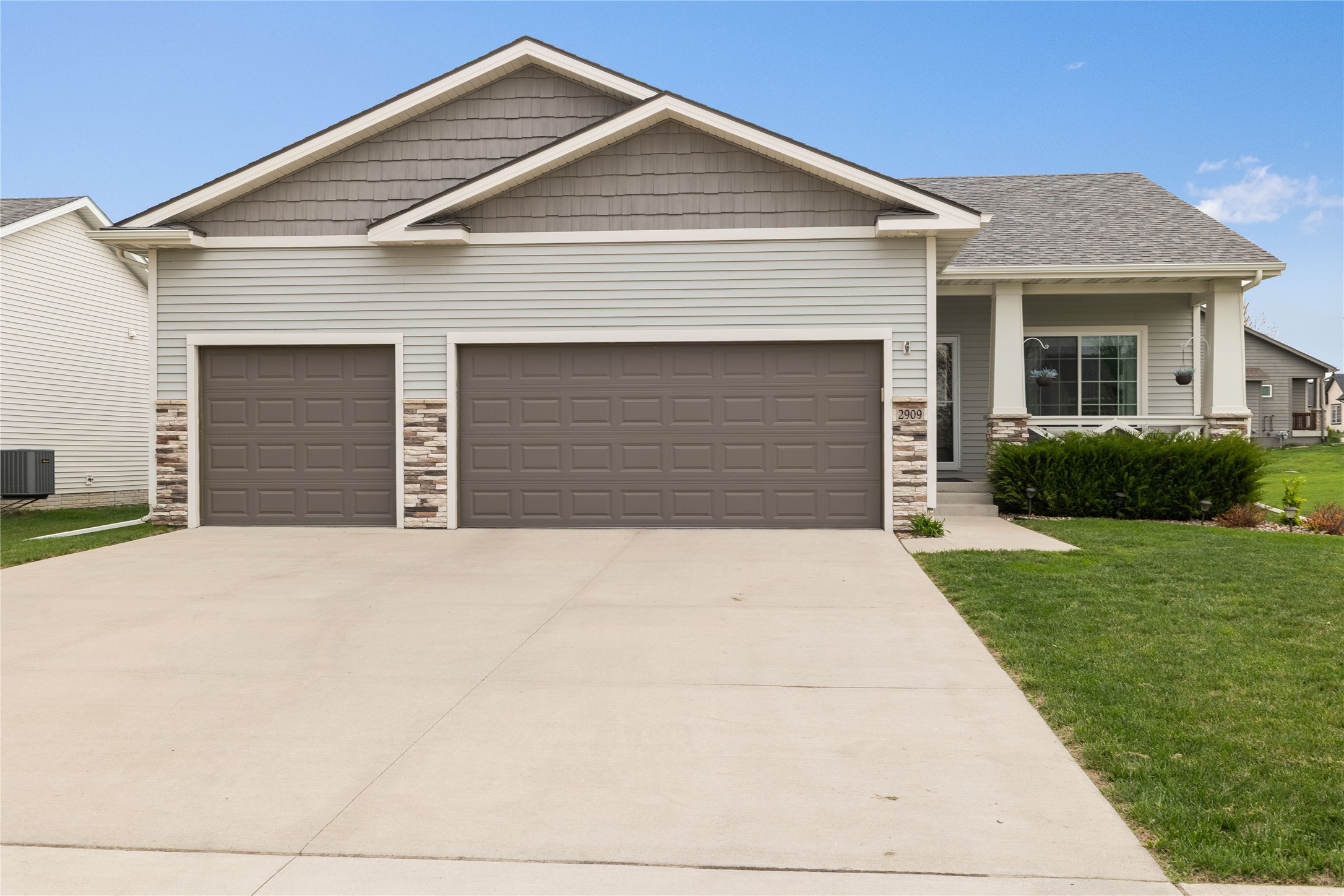 2909 SW Pleasant Street