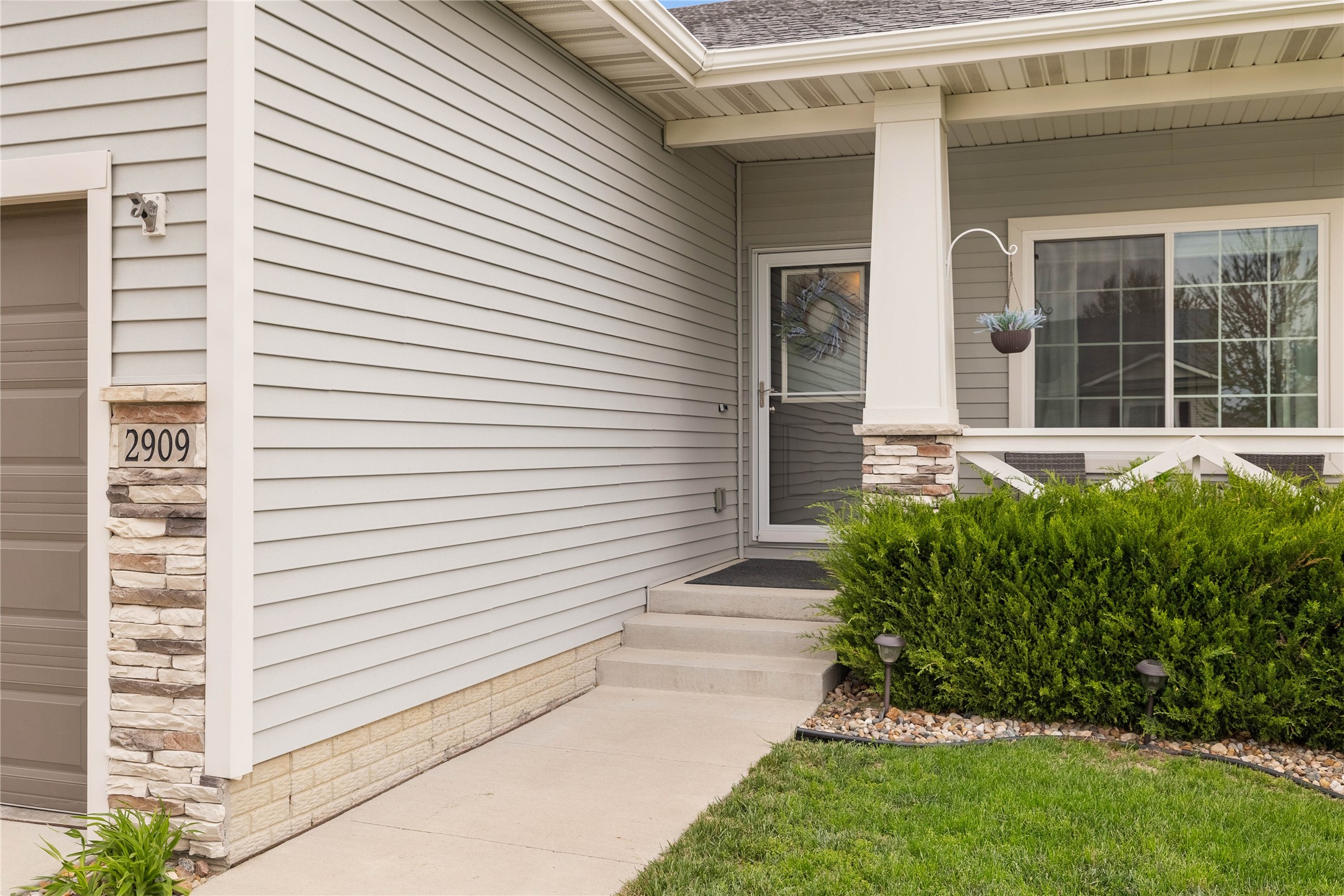 2909 SW Pleasant Street