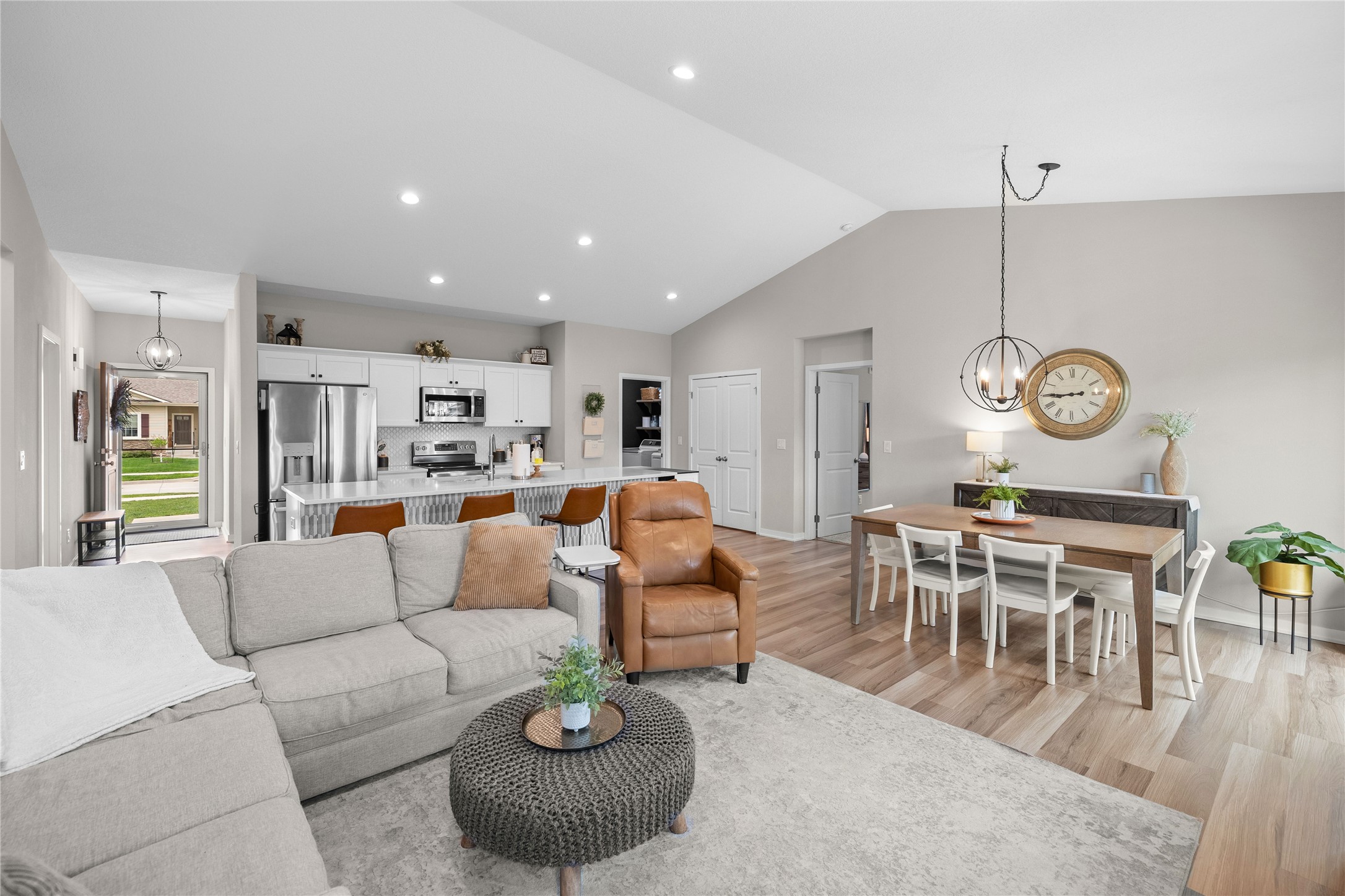 2909 SW Pleasant Street