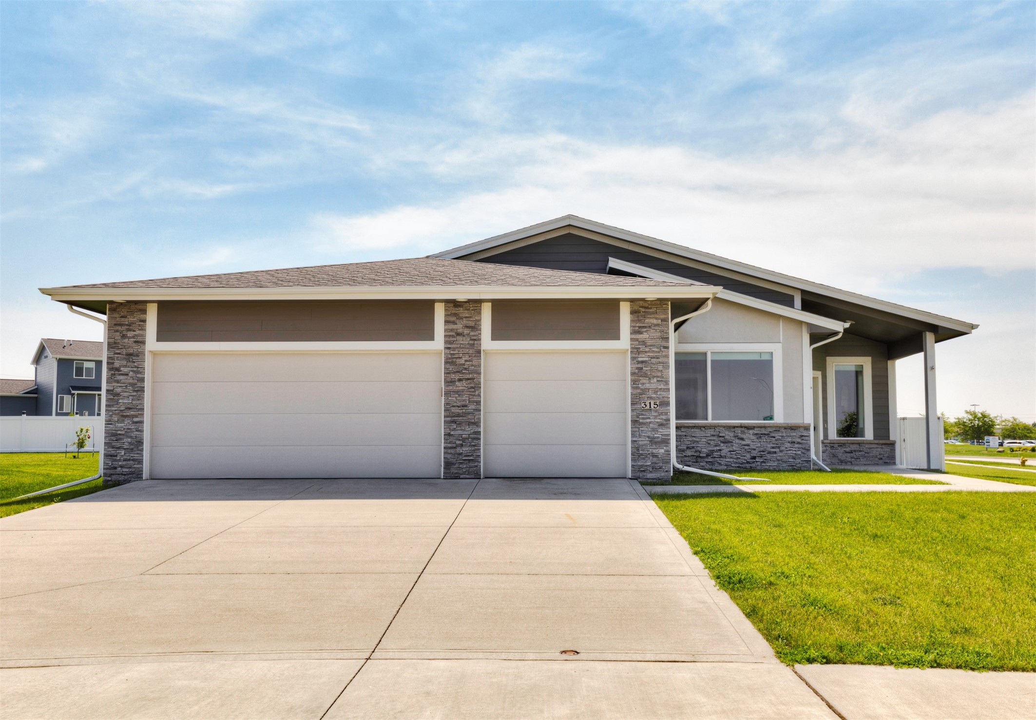 315 NW Gracewood Drive