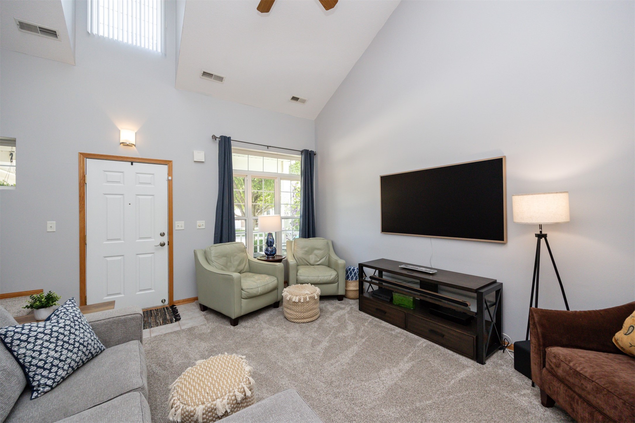 1121 NW Prairie Ridge Drive