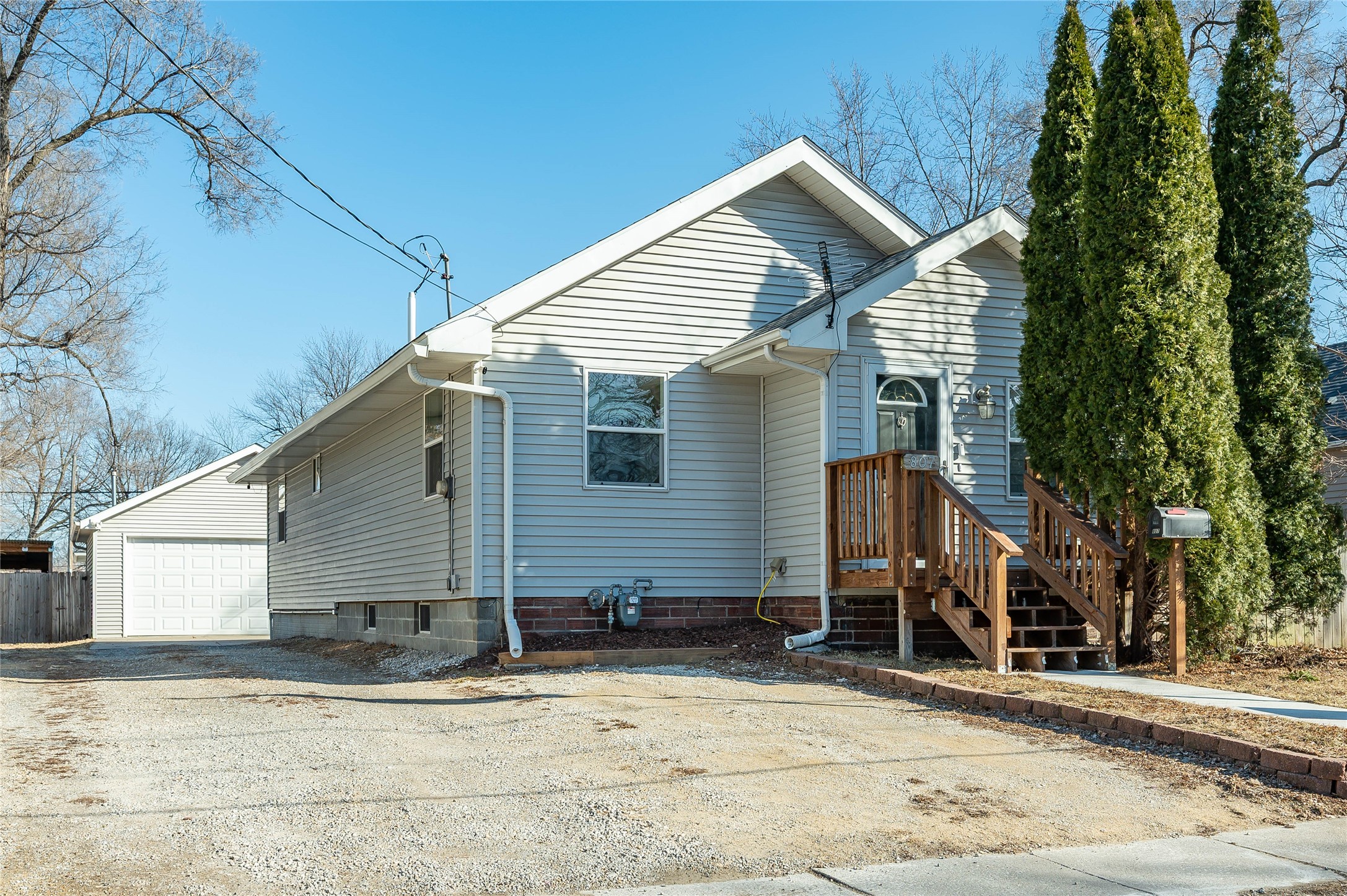 807 E 23rd Court