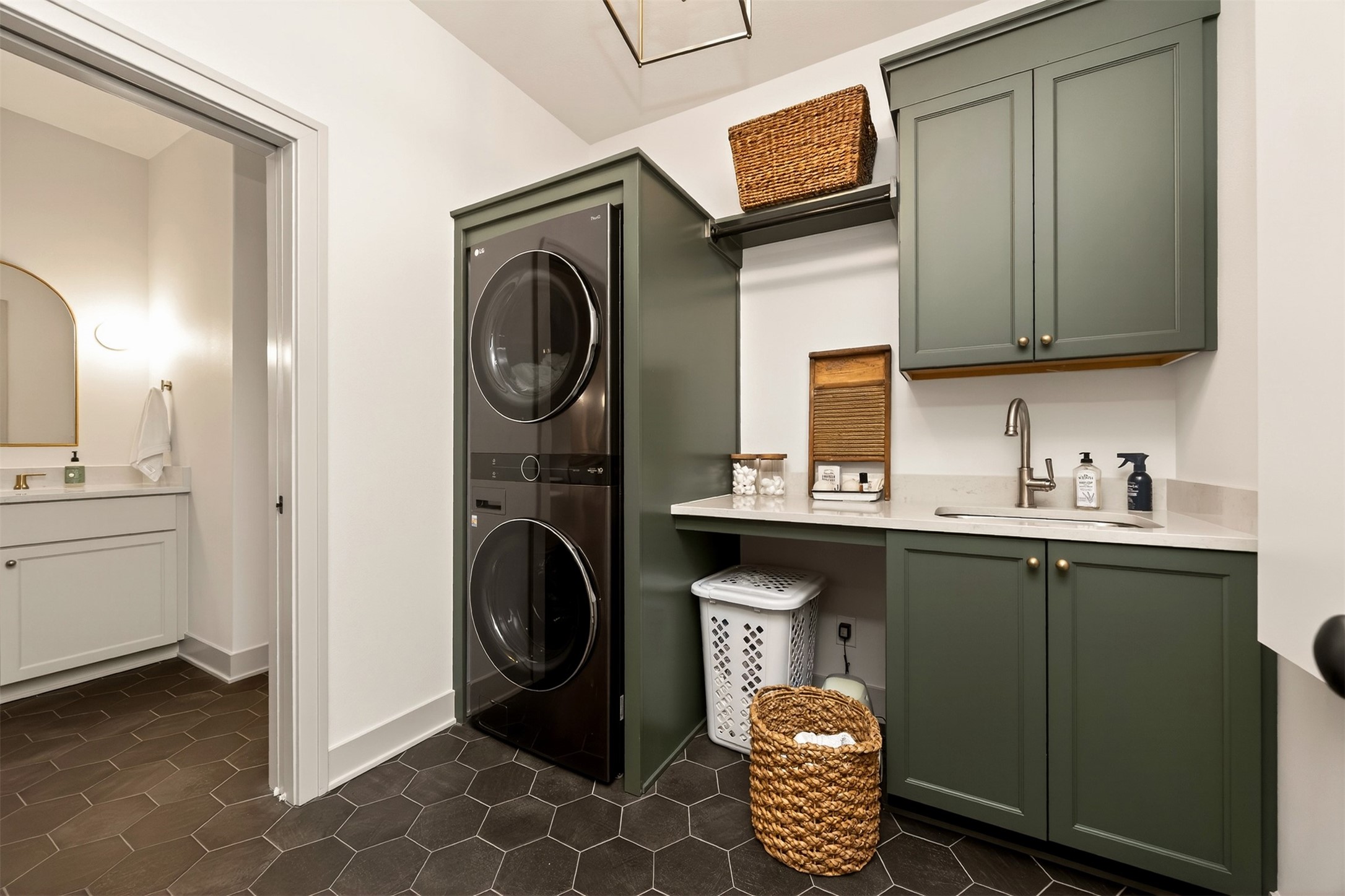 1005 W Aspen Ridge Circle