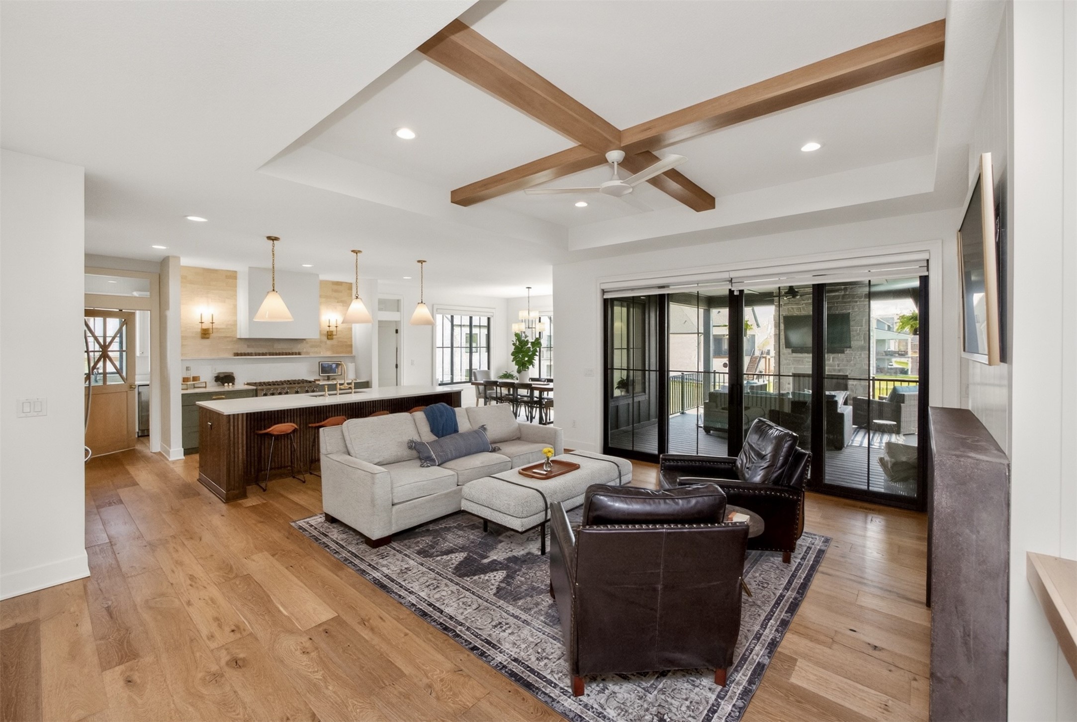 5822 NE Oak Drive