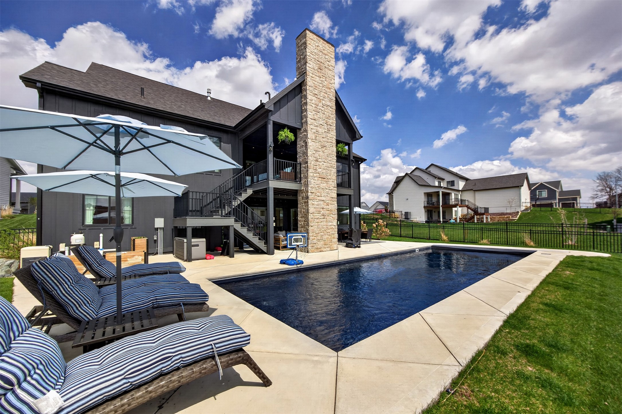 5822 NE Oak Drive