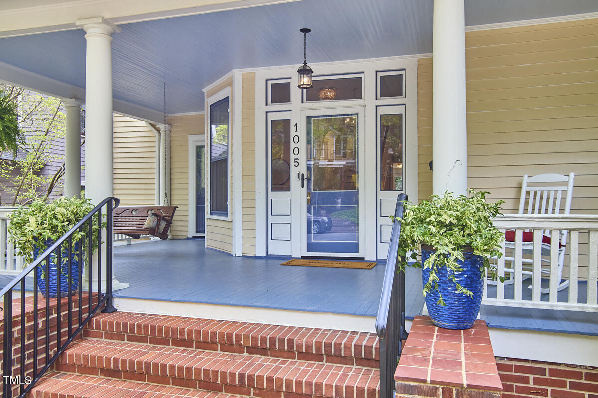 1005 W Lenoir Street
