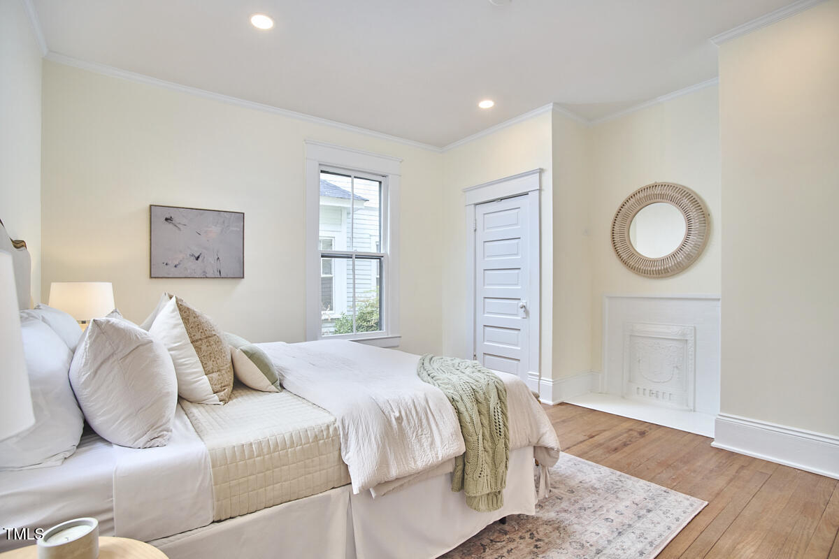 1005 W Lenoir Street