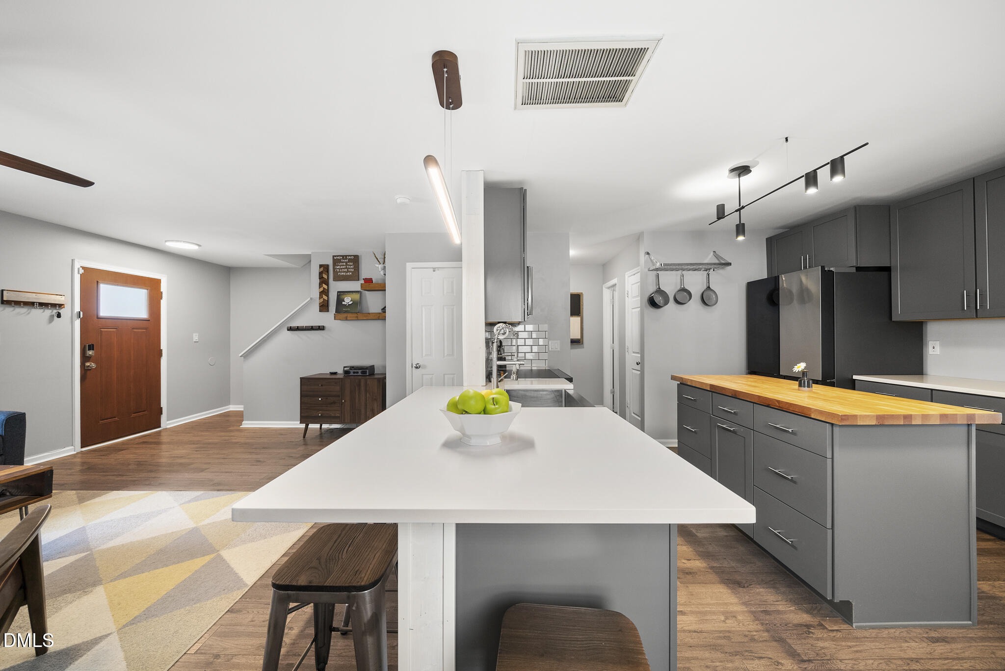 5009 Silverdene Street