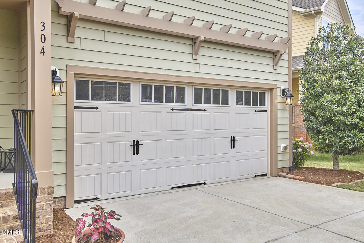 304 Shorehouse Way