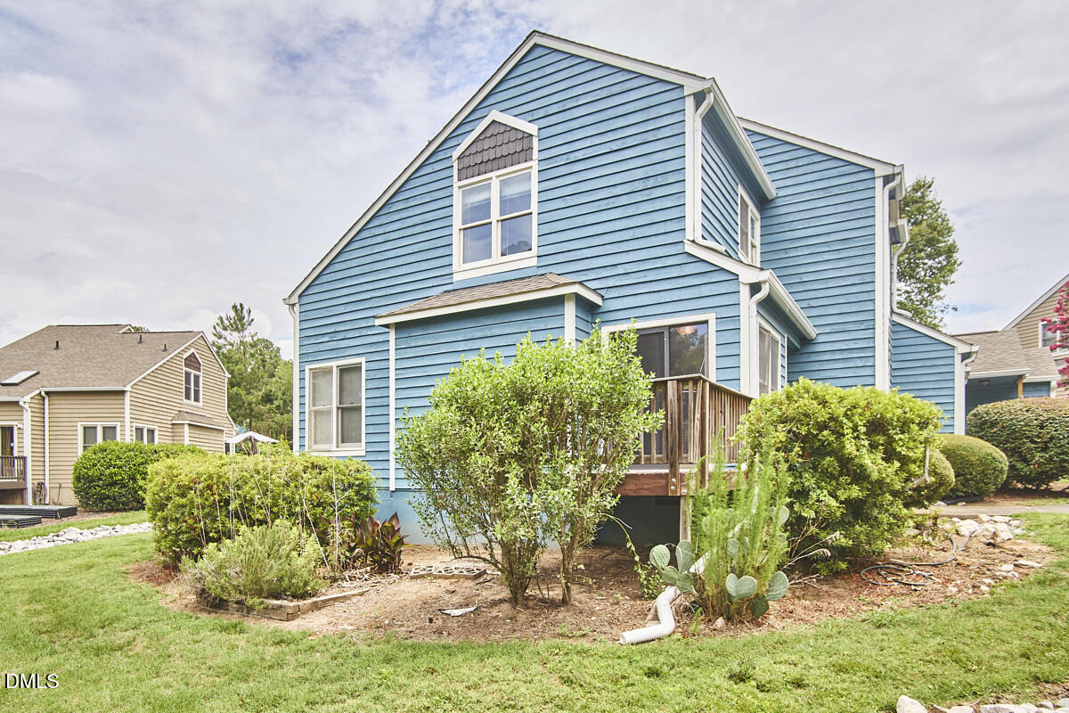 9 Hickory Wood Square