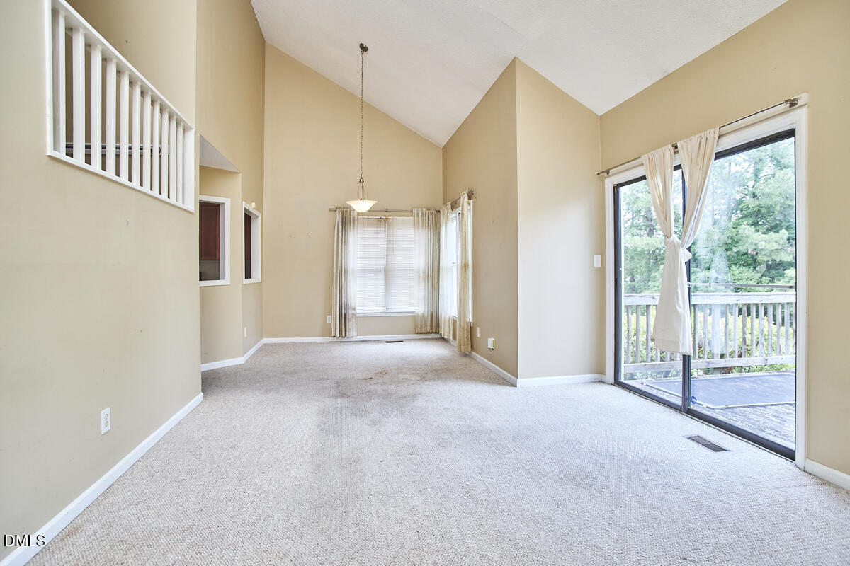 9 Hickory Wood Square