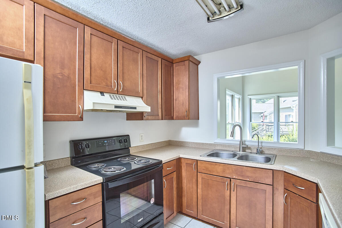 9 Hickory Wood Square