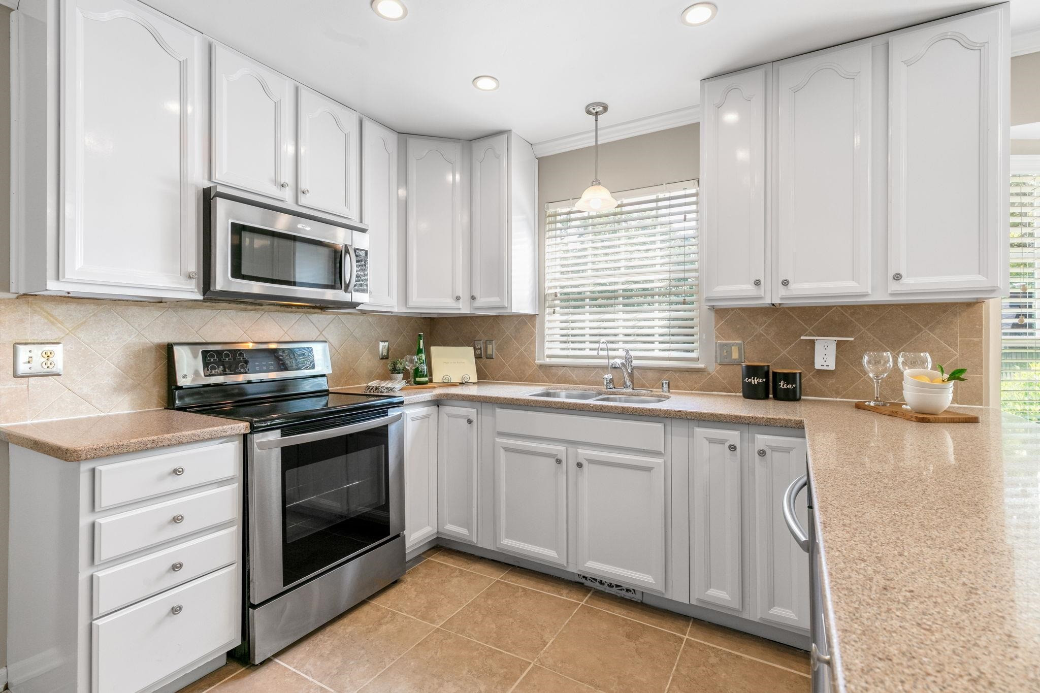 2232 Heathrowe Place