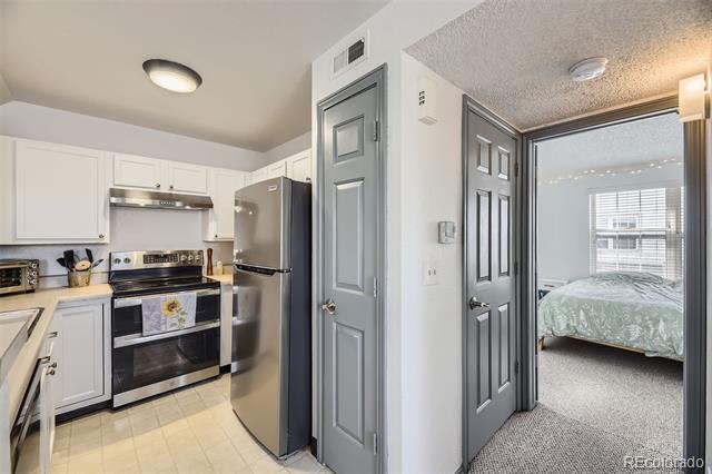 3010 W Prentice Avenue Unit: J