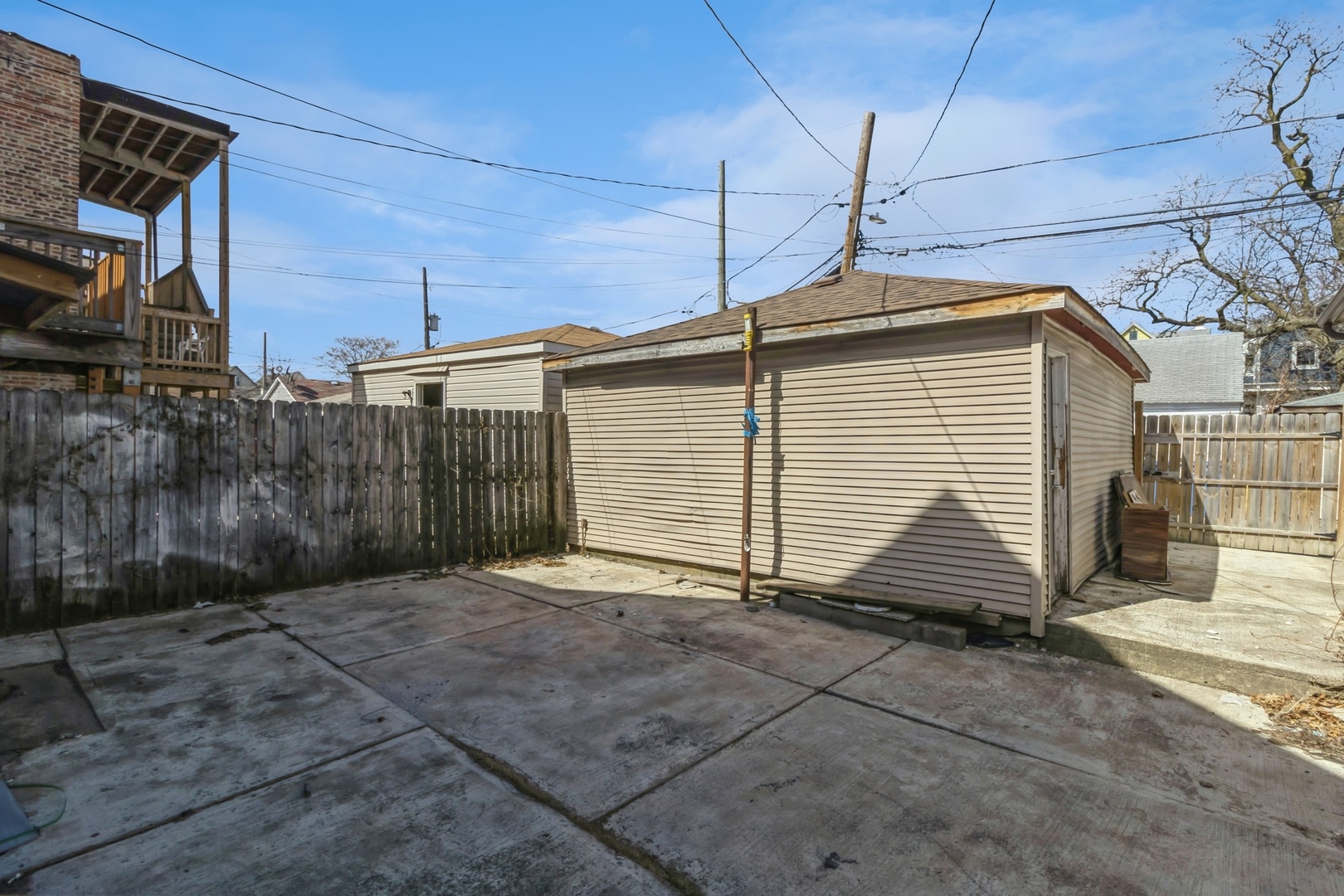 3728 W Dickens Avenue