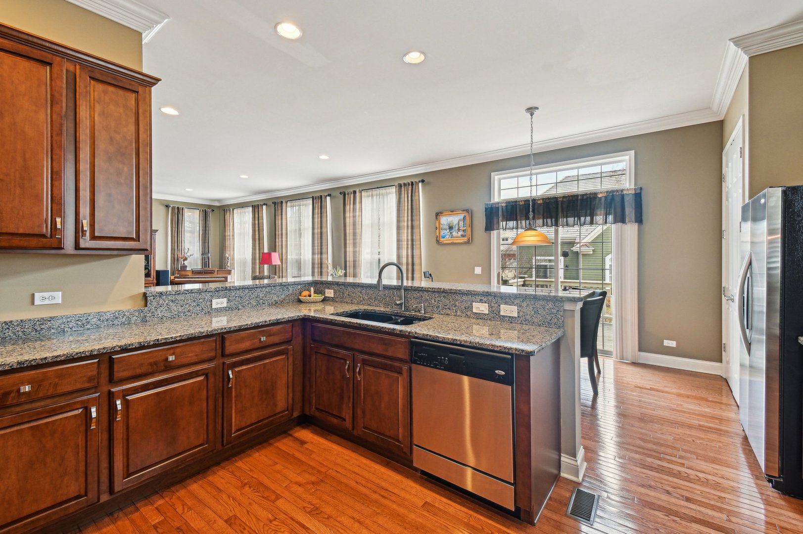 1037 MORAY Drive