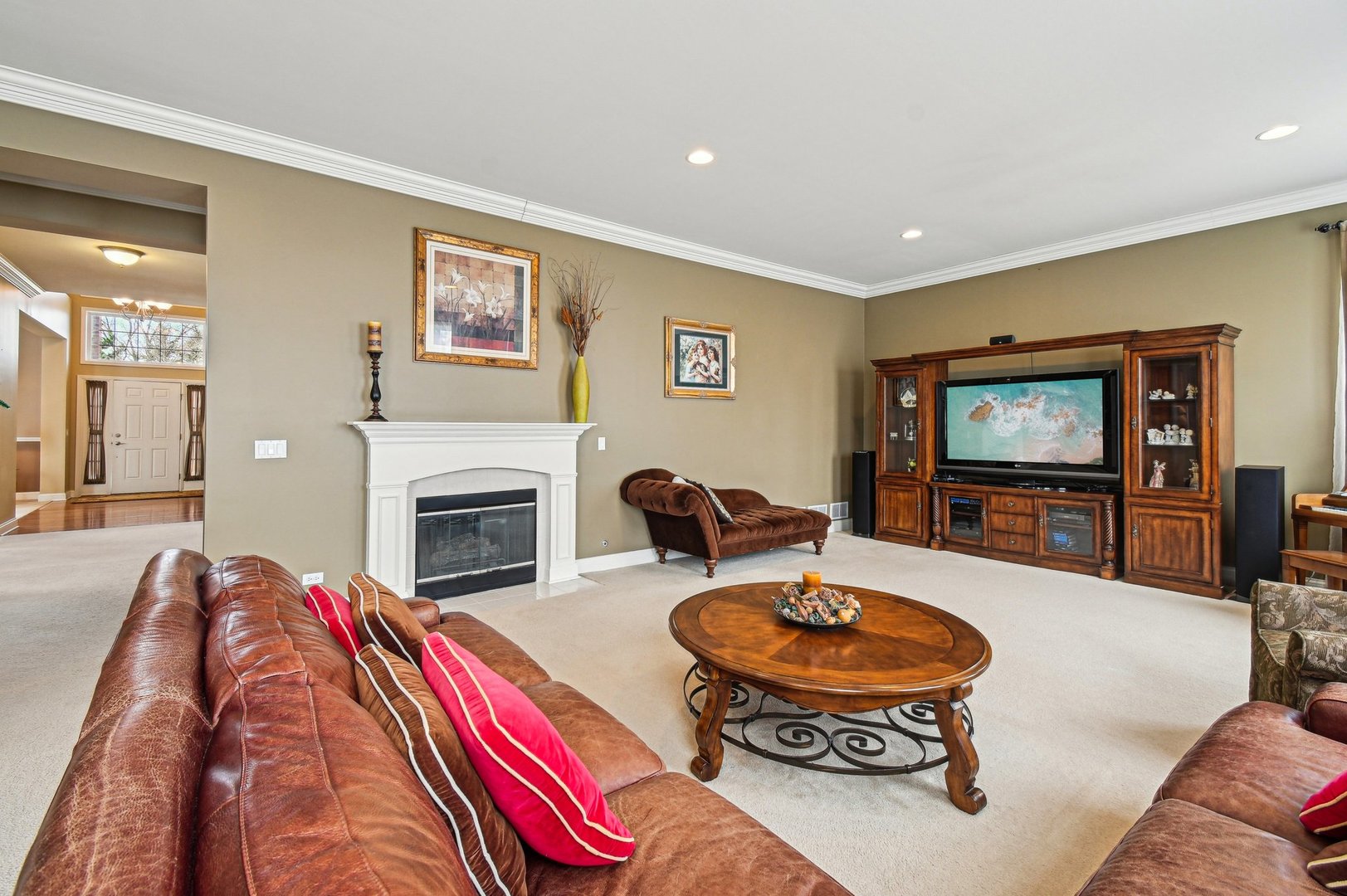 1037 MORAY Drive
