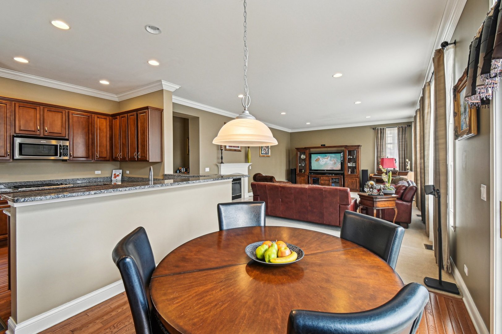 1037 MORAY Drive