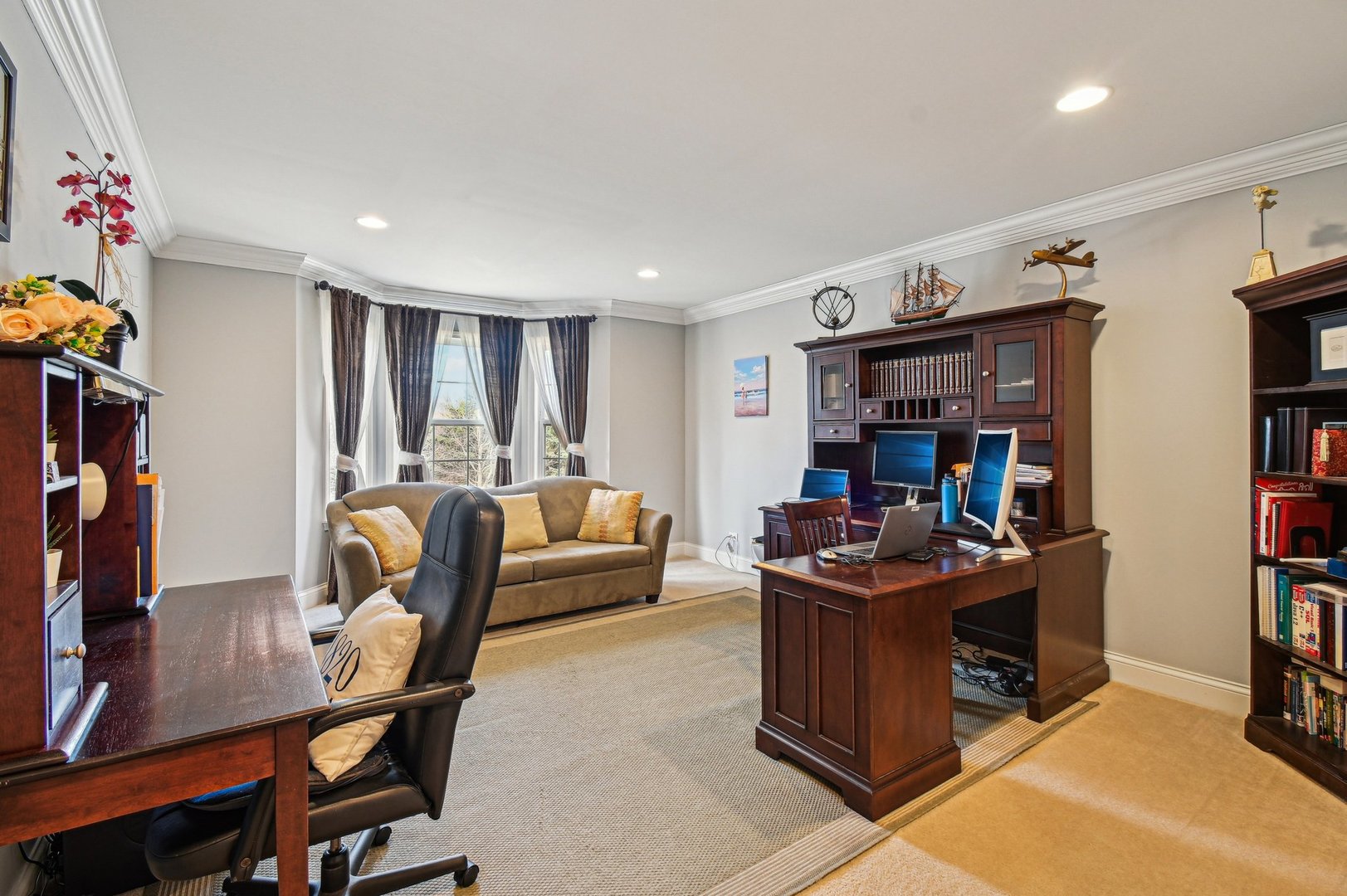 1037 MORAY Drive