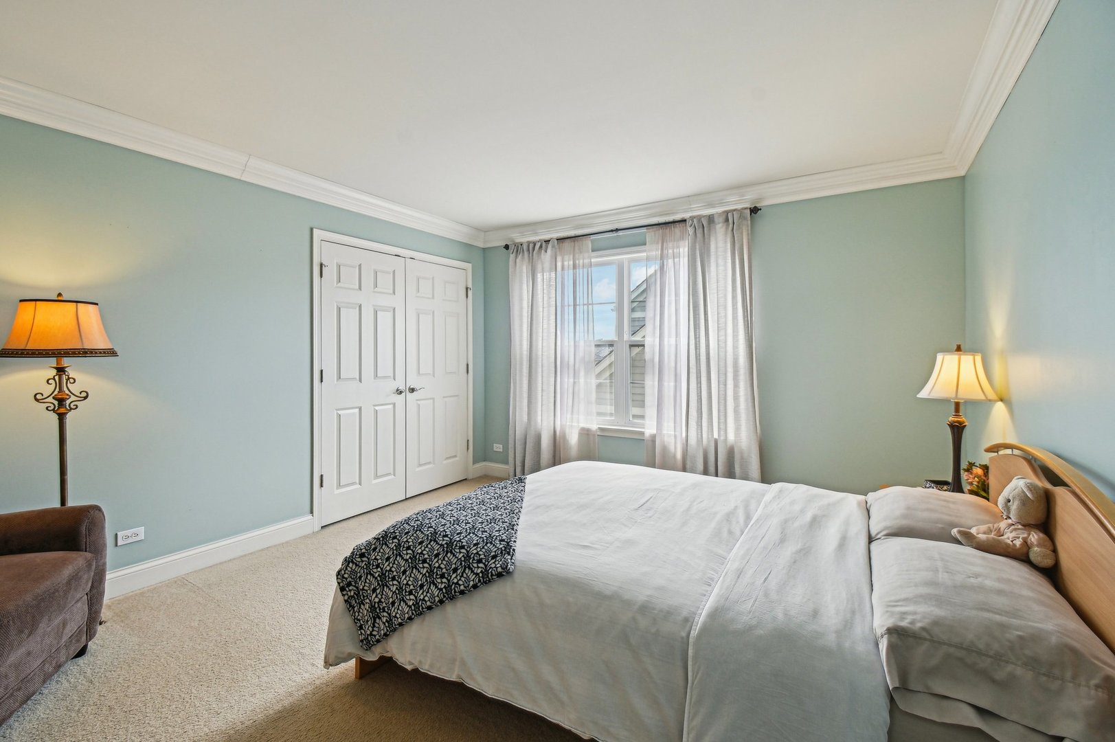1037 MORAY Drive