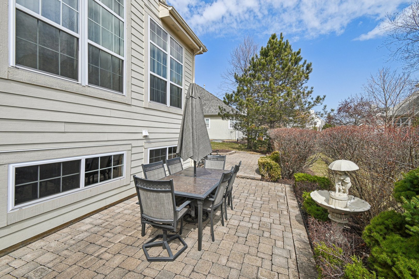 1037 MORAY Drive