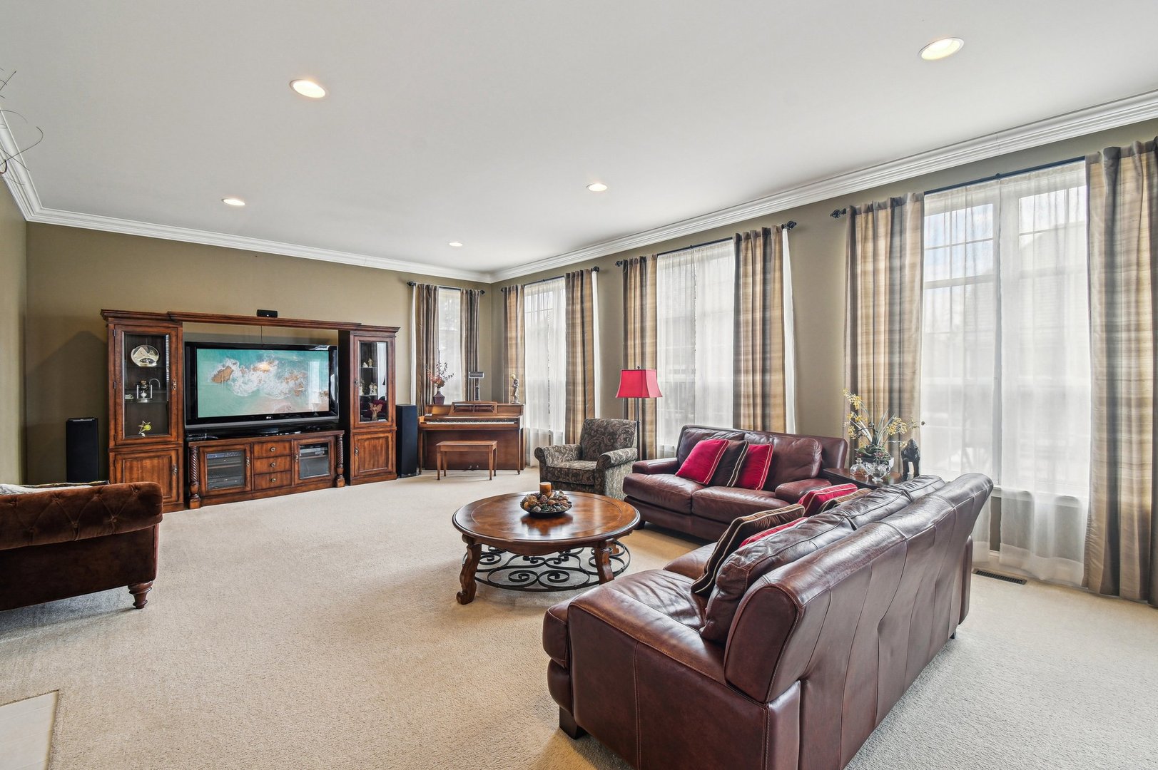 1037 MORAY Drive