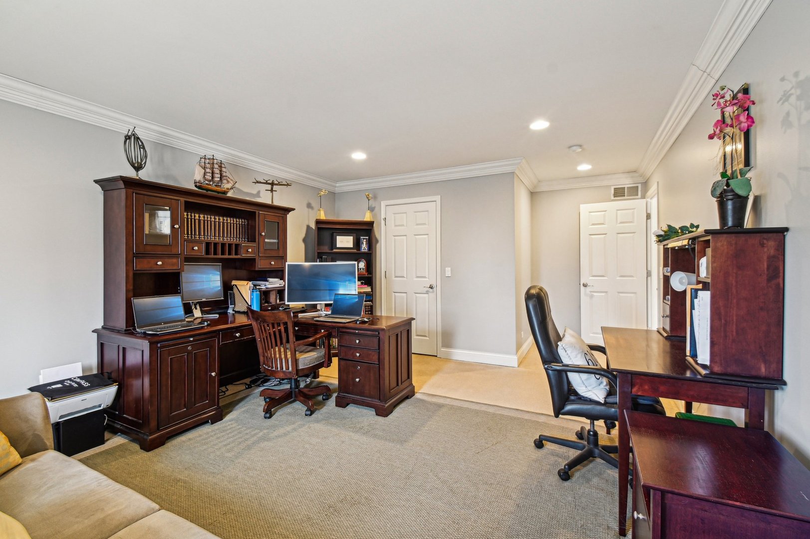 1037 MORAY Drive