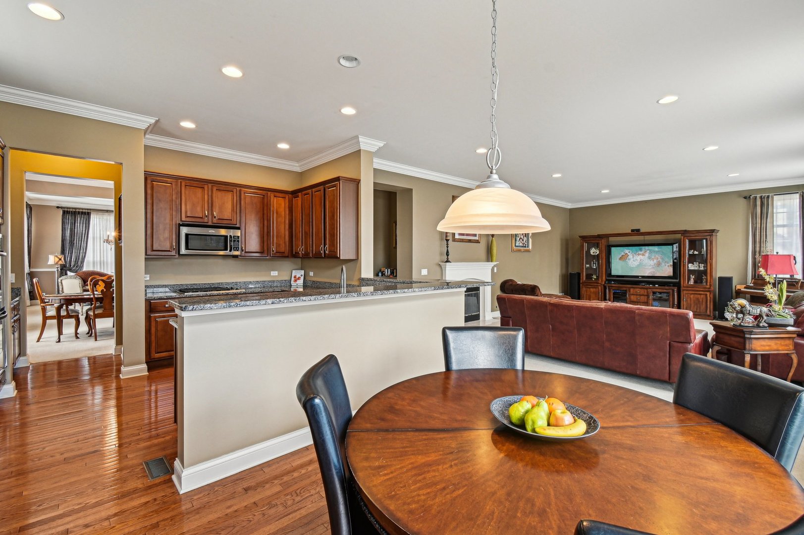 1037 MORAY Drive