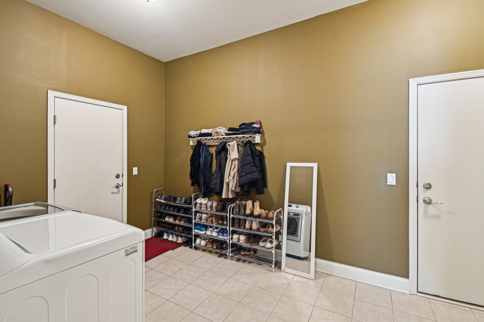1037 MORAY Drive