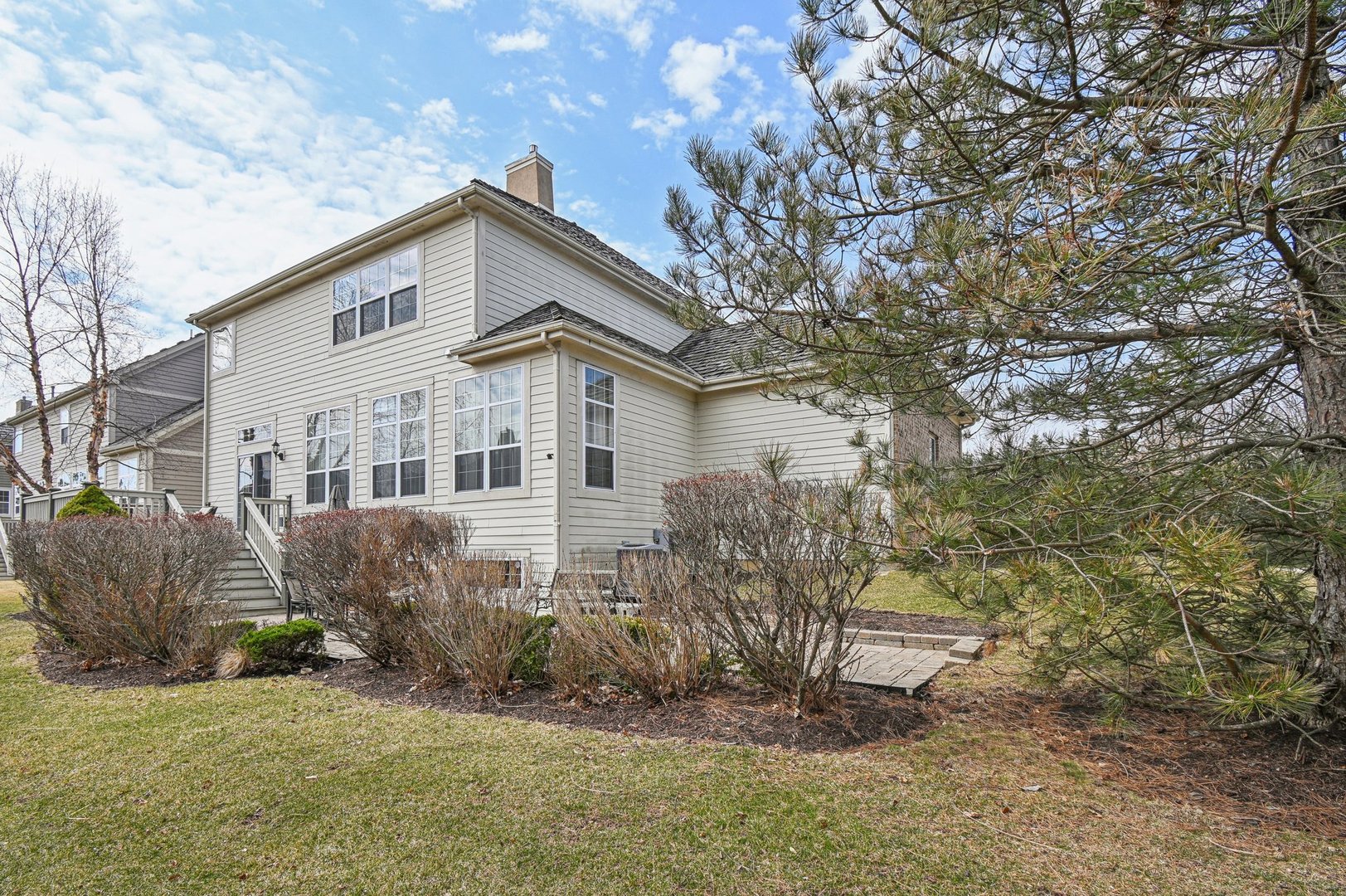 1037 MORAY Drive
